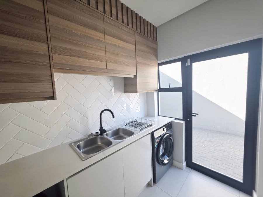 To Let 4 Bedroom Property for Rent in Sandown Western Cape